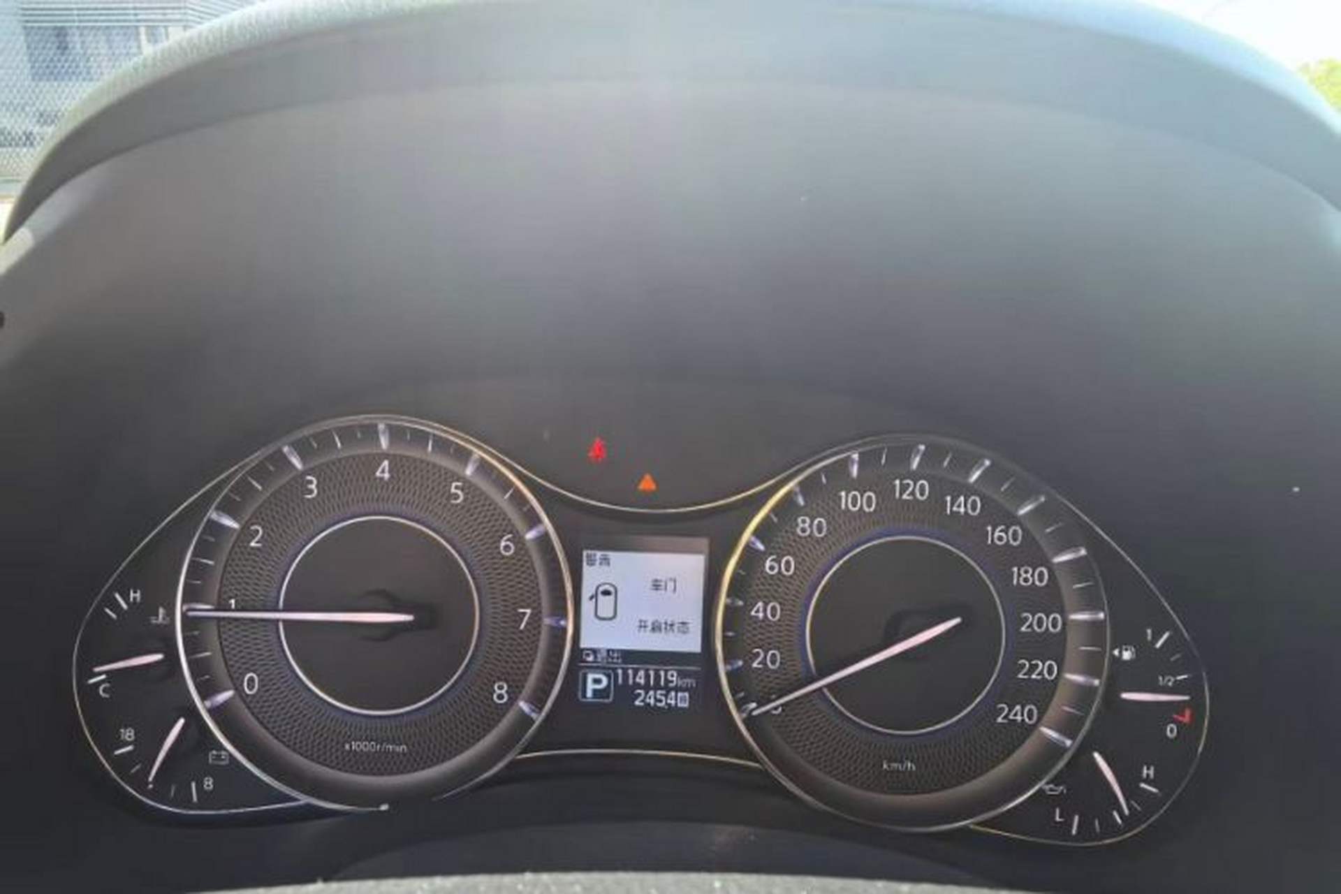 Used Infiniti QX80 2013 5.6L 4WD Odometer Close Up