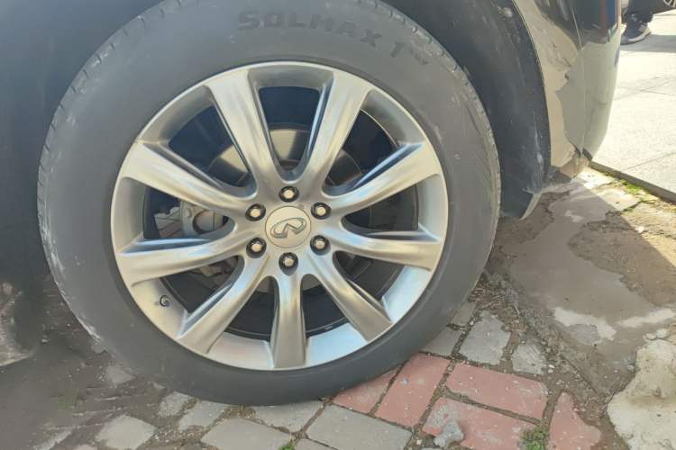 Used Infiniti QX80 2013 5.6L 4WD Right Front Wheel Hub