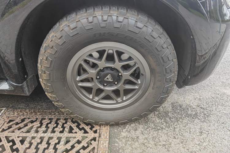 Used Infiniti QX80 2013 5.6L 4WD Right Front Wheel Hub