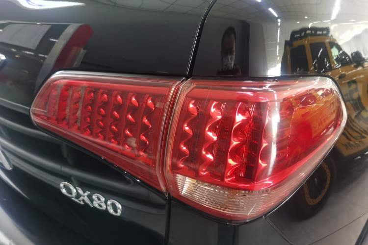 Used Infiniti QX80 2013 5.6L 4WD Right Rear Taillight