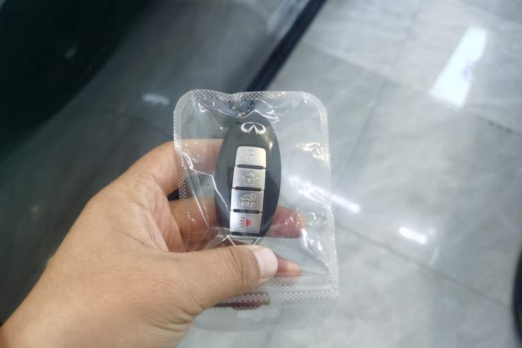 Used Infiniti QX80 2013 5.6L 4WD Vehicle Key