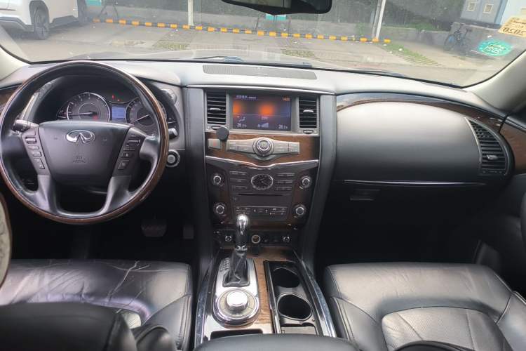 Used Infiniti QX80 2013 5.6L 4WD Center Console