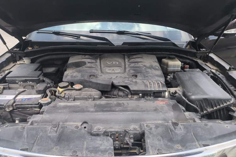 Used Infiniti QX80 2013 5.6L 4WD Engine Bay