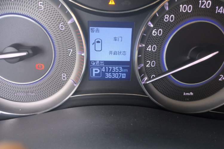 Used Infiniti QX80 2013 5.6L 4WD Odometer Close Up