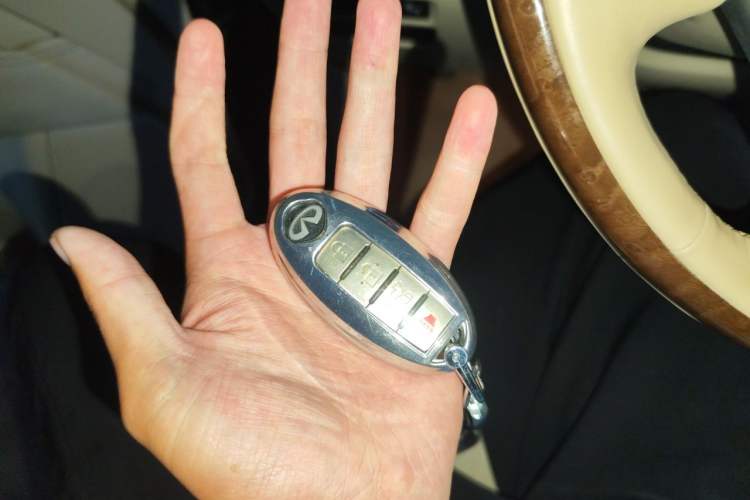 Used Infiniti QX80 2013 5.6L 4WD Vehicle Key