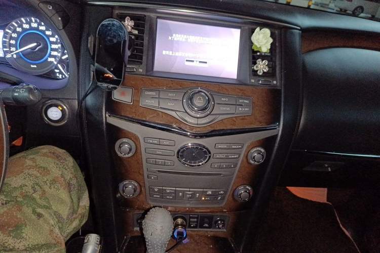 Used Infiniti QX80 2013 5.6L 4WD Audio And AC Panel