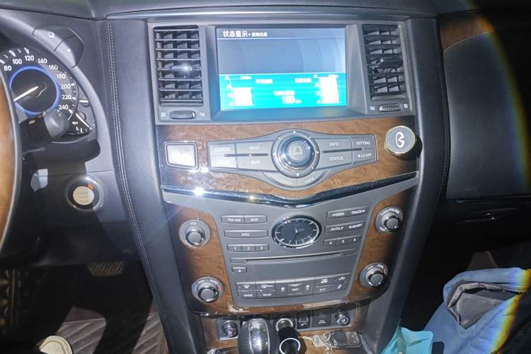 Used Infiniti QX80 2013 5.6L 4WD Audio And AC Panel
