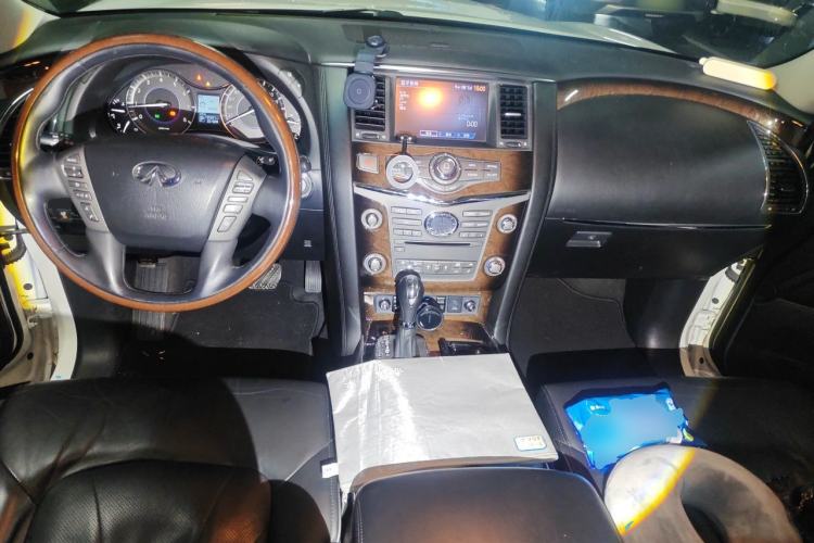 Used Infiniti QX80 2013 5.6L 4WD Center Console