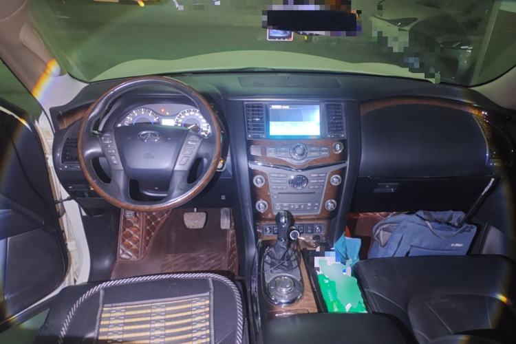 Used Infiniti QX80 2013 5.6L 4WD Center Console