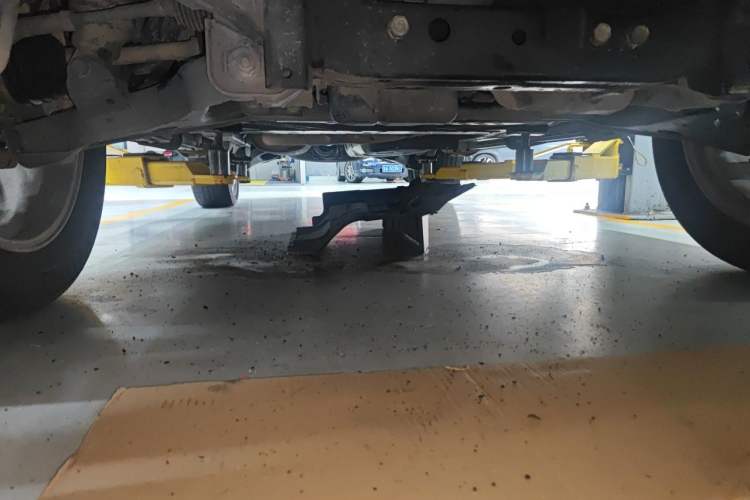 Used Infiniti QX80 2013 5.6L 4WD Chassis Front