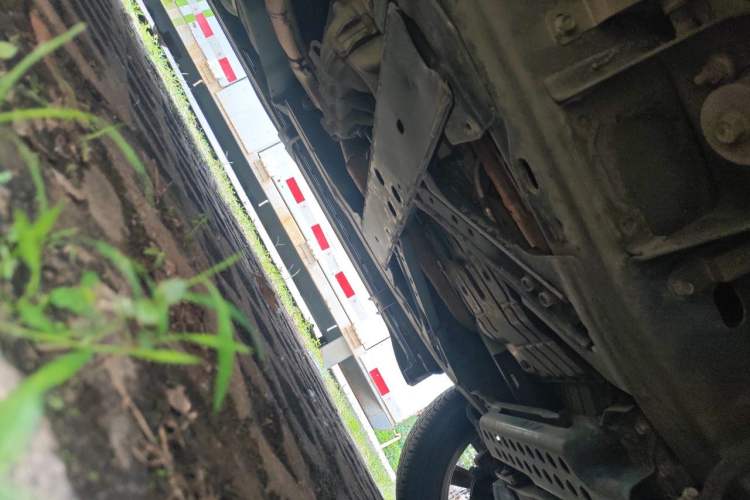 Used Infiniti QX80 2013 5.6L 4WD Chassis Front Right