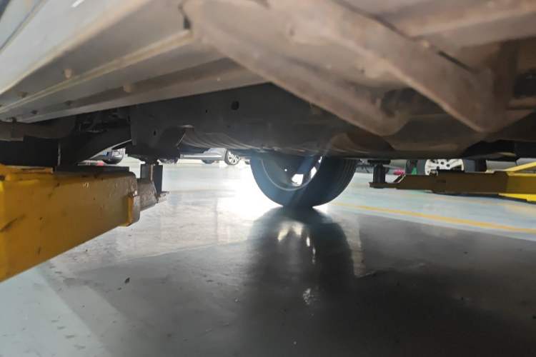 Used Infiniti QX80 2013 5.6L 4WD Chassis Front Right