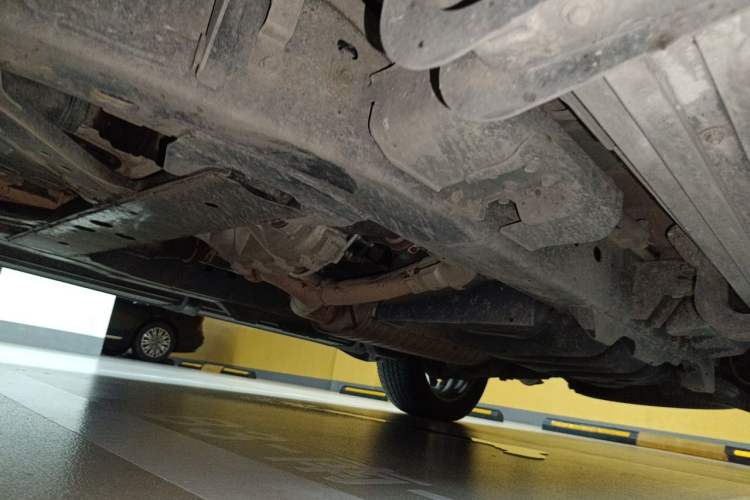 Used Infiniti QX80 2013 5.6L 4WD Chassis Rear Left