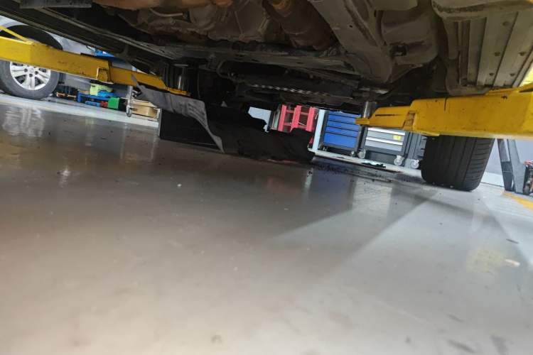Used Infiniti QX80 2013 5.6L 4WD Chassis Rear Right