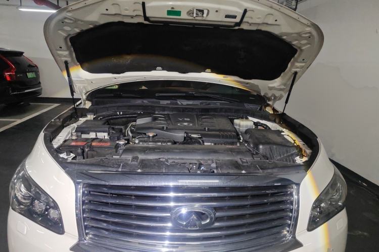 Used Infiniti QX80 2013 5.6L 4WD Engine Bay