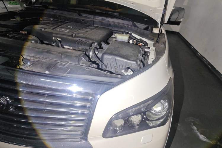 Used Infiniti QX80 2013 5.6L 4WD Engine Bay Left