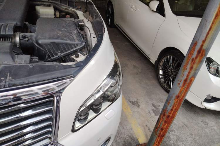 Used Infiniti QX80 2013 5.6L 4WD Engine Bay Left