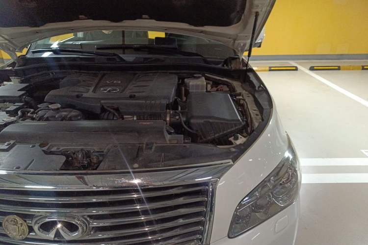 Used Infiniti QX80 2013 5.6L 4WD Engine Bay Left