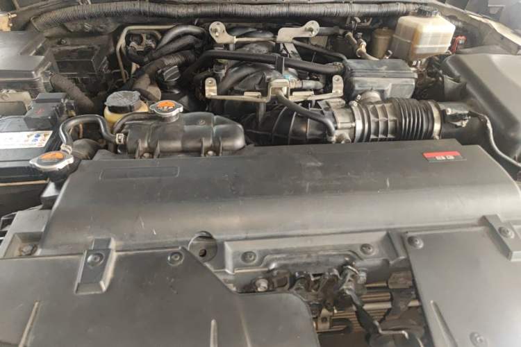 Used Infiniti QX80 2013 5.6L 4WD Engine Bay