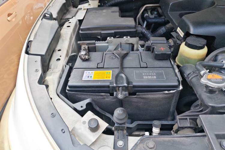 Used Infiniti QX80 2013 5.6L 4WD Engine Bay Right