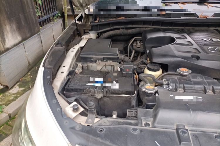 Used Infiniti QX80 2013 5.6L 4WD Engine Bay Right