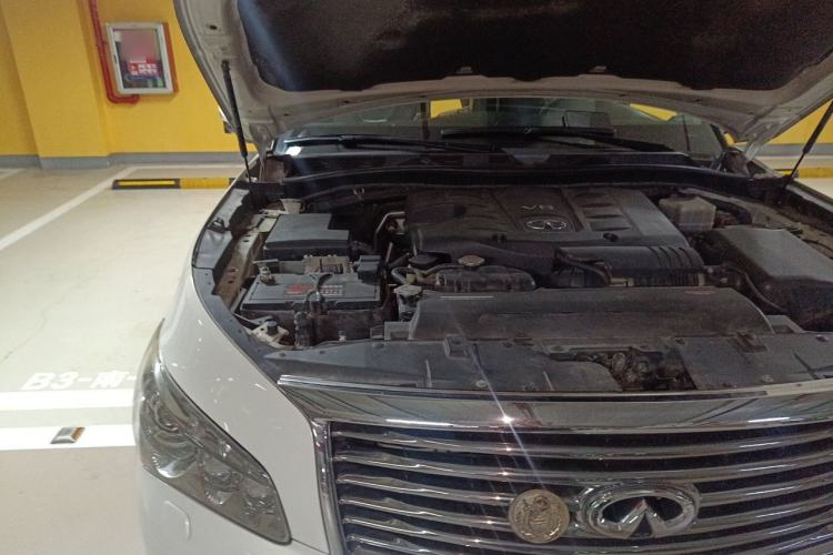 Used Infiniti QX80 2013 5.6L 4WD Engine Bay Right
