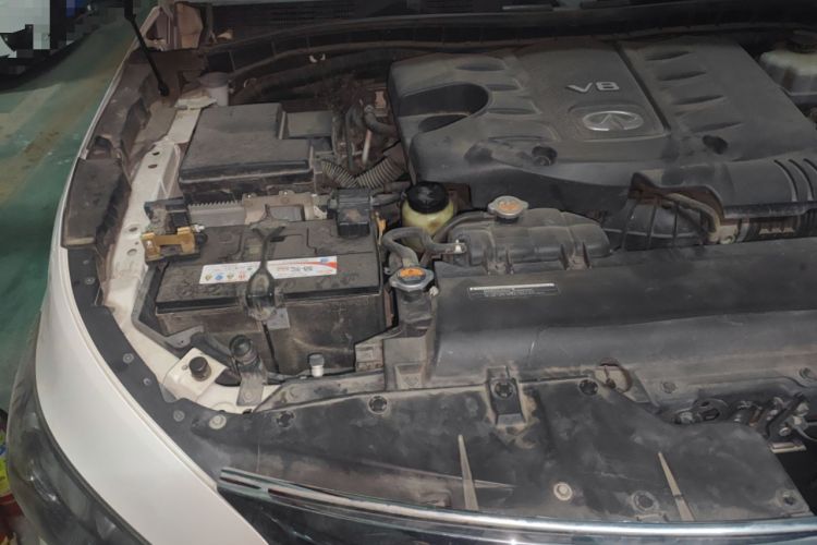 Used Infiniti QX80 2013 5.6L 4WD Engine Bay Right