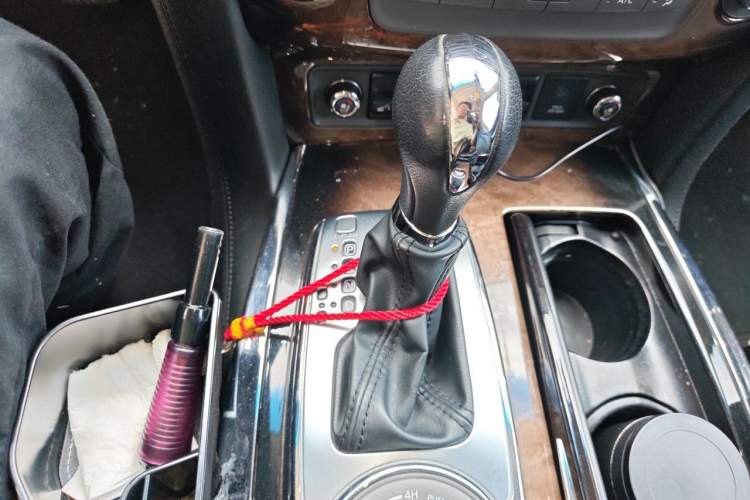 Used Infiniti QX80 2013 5.6L 4WD Gear Lever