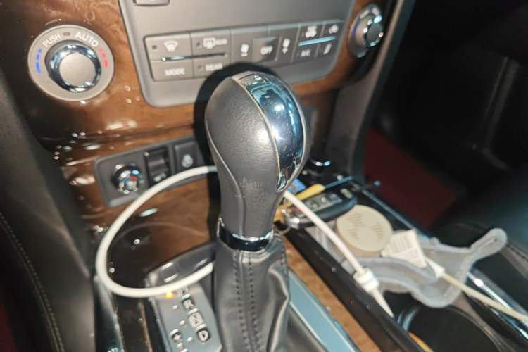 Used Infiniti QX80 2013 5.6L 4WD Gear Lever