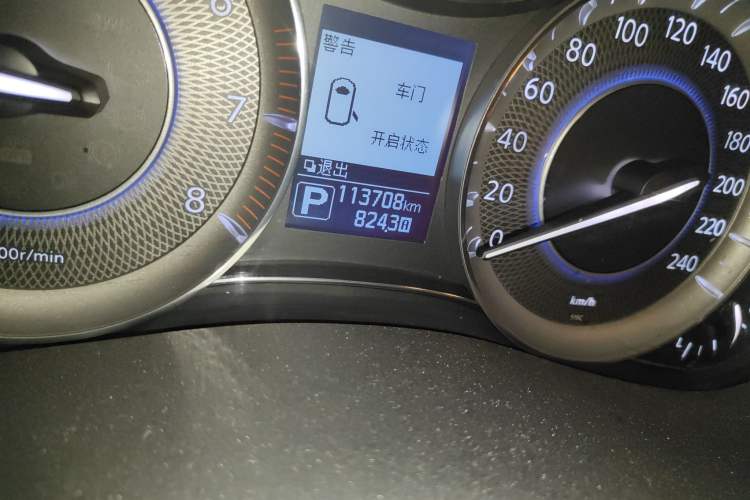 Used Infiniti QX80 2013 5.6L 4WD Odometer Close Up