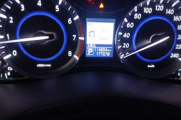 Used Infiniti QX80 2013 5.6L 4WD Odometer Close Up