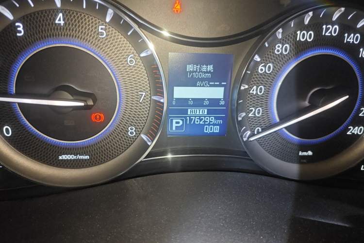 Used Infiniti QX80 2013 5.6L 4WD Odometer Close Up