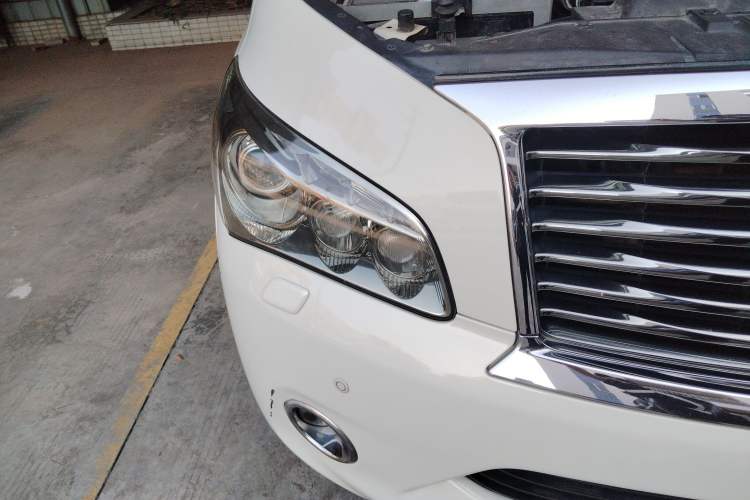 Used Infiniti QX80 2013 5.6L 4WD Right Front Headlight