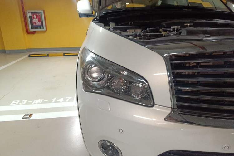 Used Infiniti QX80 2013 5.6L 4WD Right Front Headlight