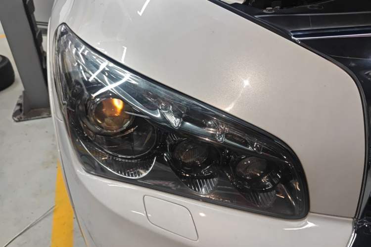 Used Infiniti QX80 2013 5.6L 4WD Right Front Headlight