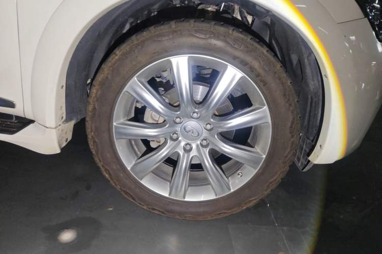 Used Infiniti QX80 2013 5.6L 4WD Right Front Wheel Hub