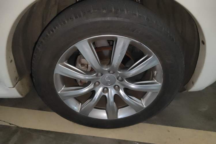 Used Infiniti QX80 2013 5.6L 4WD Right Front Wheel Hub
