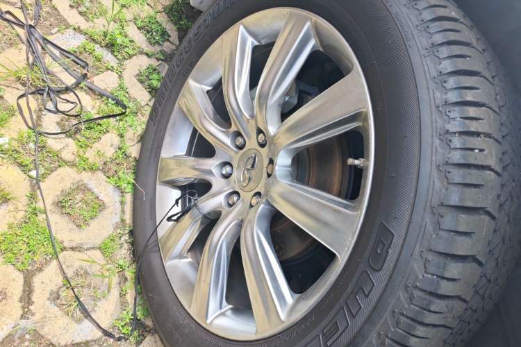 Used Infiniti QX80 2013 5.6L 4WD Right Front Wheel Hub