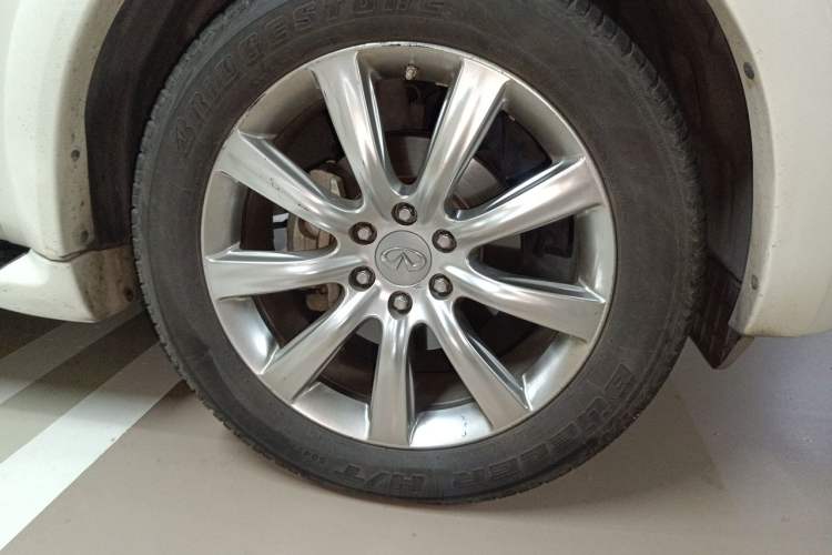 Used Infiniti QX80 2013 5.6L 4WD Right Front Wheel Hub