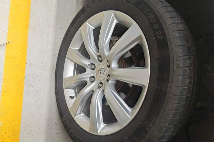 Used Infiniti QX80 2013 5.6L 4WD Right Front Wheel Hub