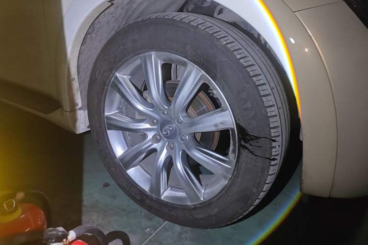 Used Infiniti QX80 2013 5.6L 4WD Right Front Wheel Hub