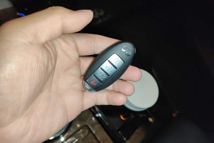 Used Infiniti QX80 2013 5.6L 4WD Vehicle Key