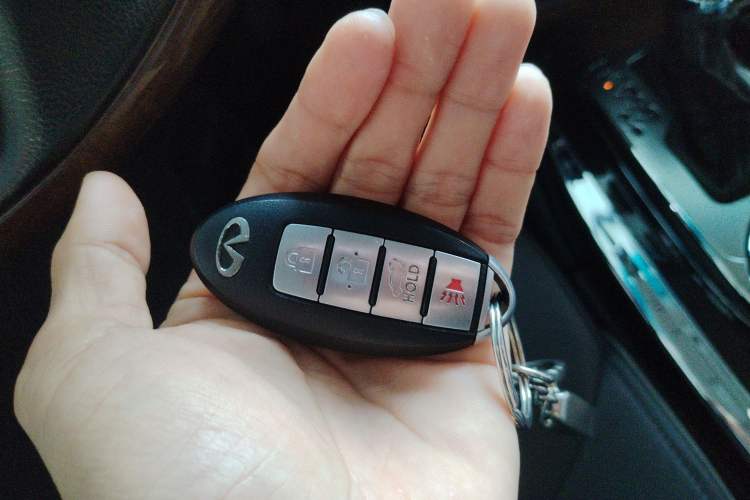 Used Infiniti QX80 2013 5.6L 4WD Vehicle Key
