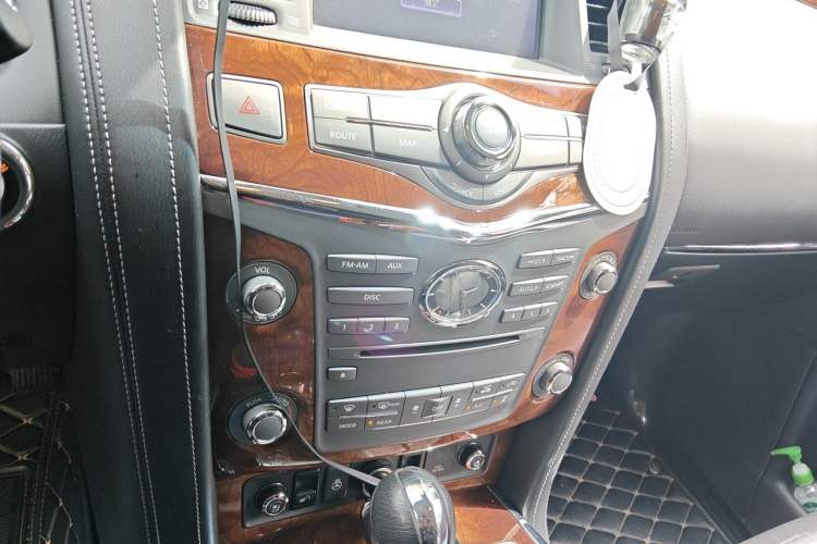 Used Infiniti QX80 2016 5.6L 4WD Audio And AC Panel
