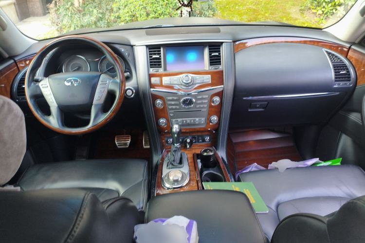 Used Infiniti QX80 2016 5.6L 4WD Center Console