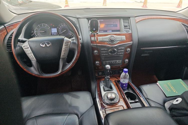 Used Infiniti QX80 2016 5.6L 4WD Center Console