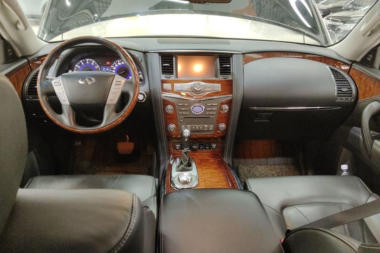 Used Infiniti QX80 2016 5.6L 4WD Center Console