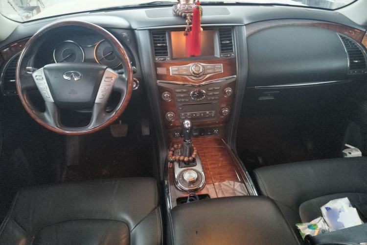 Used Infiniti QX80 2016 5.6L 4WD Center Console