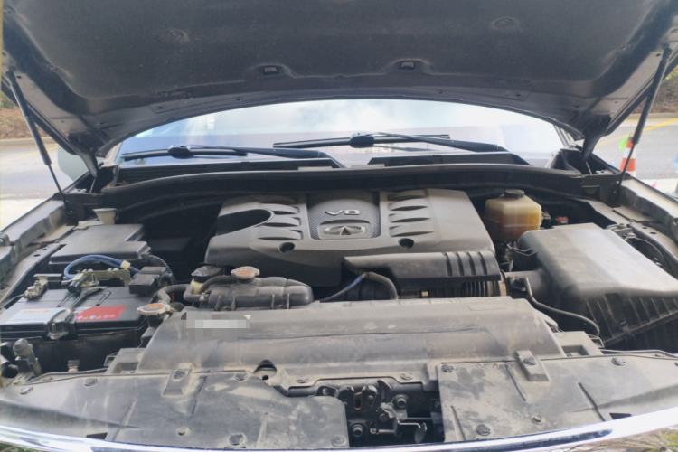 Used Infiniti QX80 2016 5.6L 4WD Engine Bay