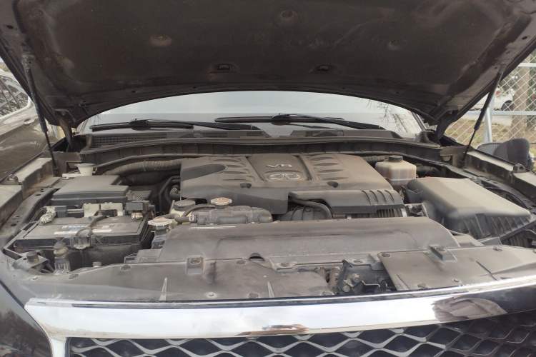 Used Infiniti QX80 2016 5.6L 4WD Engine Bay